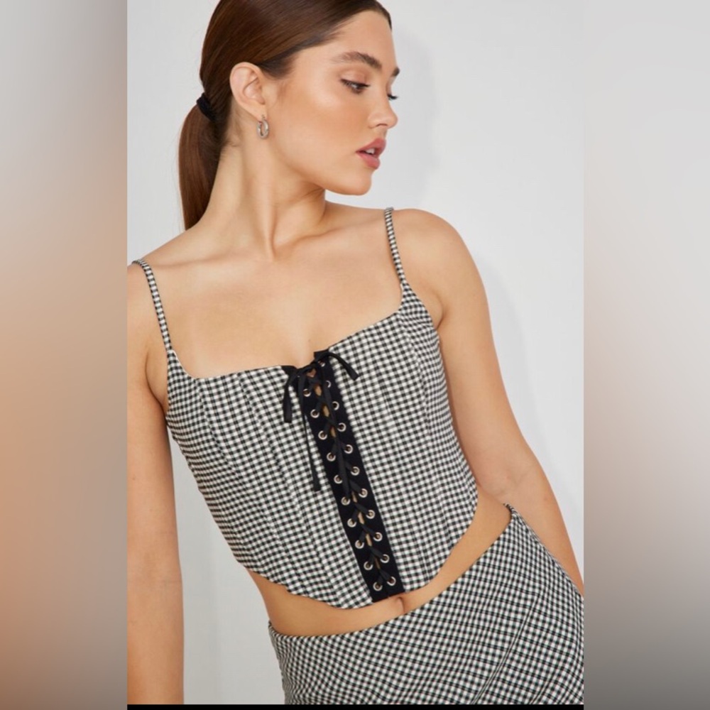Lace up front zip up back corset. Size XS from garage like new no pulls or stain